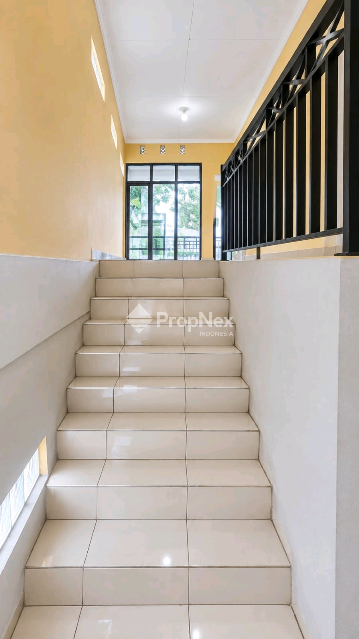 Ruko Strategis Taman Kopo Indah Gading Kopo Bandung Disewakan — foto 4