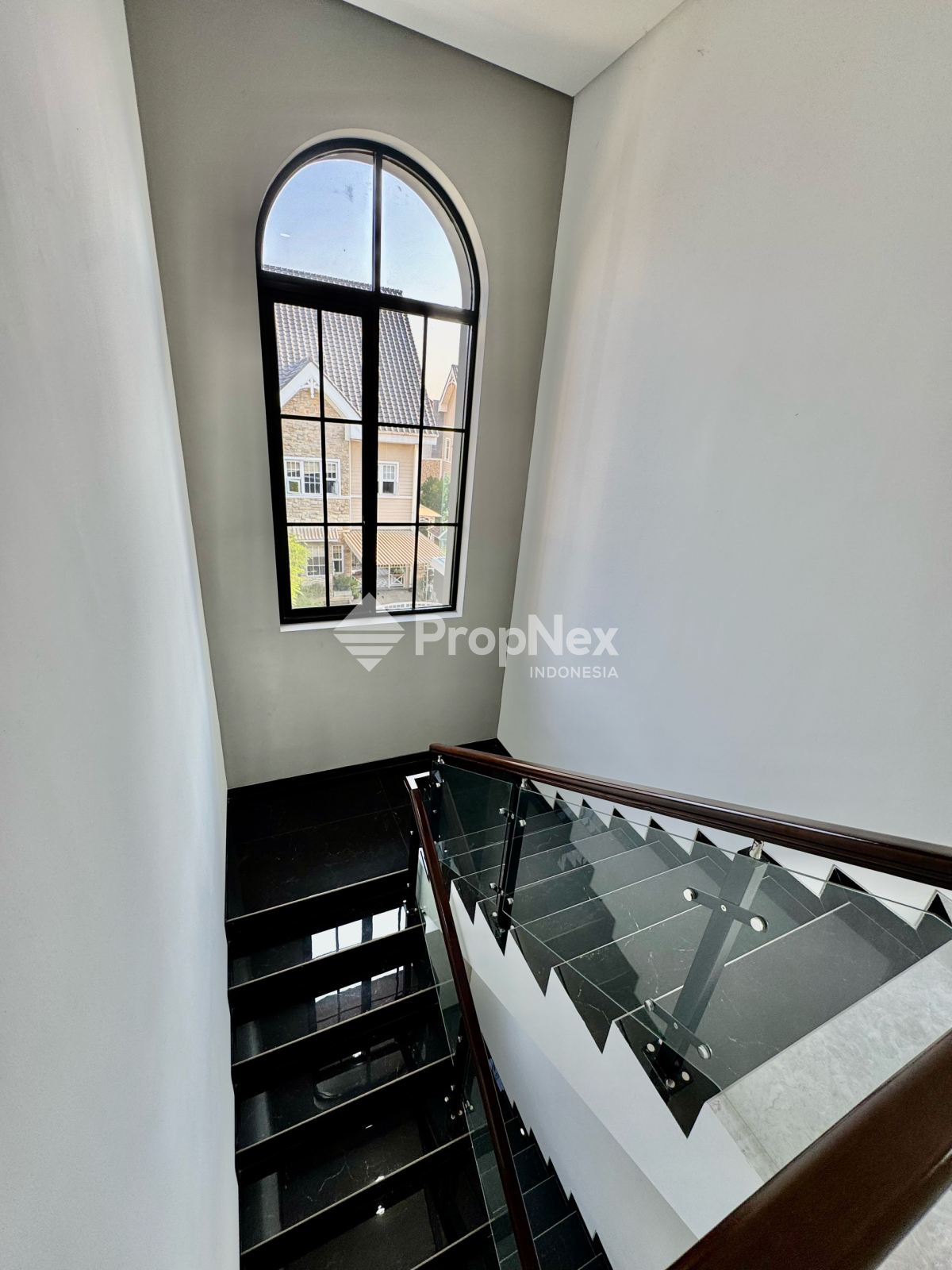 DIJUAL RUMAH PURI WIDYA CITRALAND 3LT 6KT ROOFTOP DEKAT GWALK BARU GRESS — foto 5
