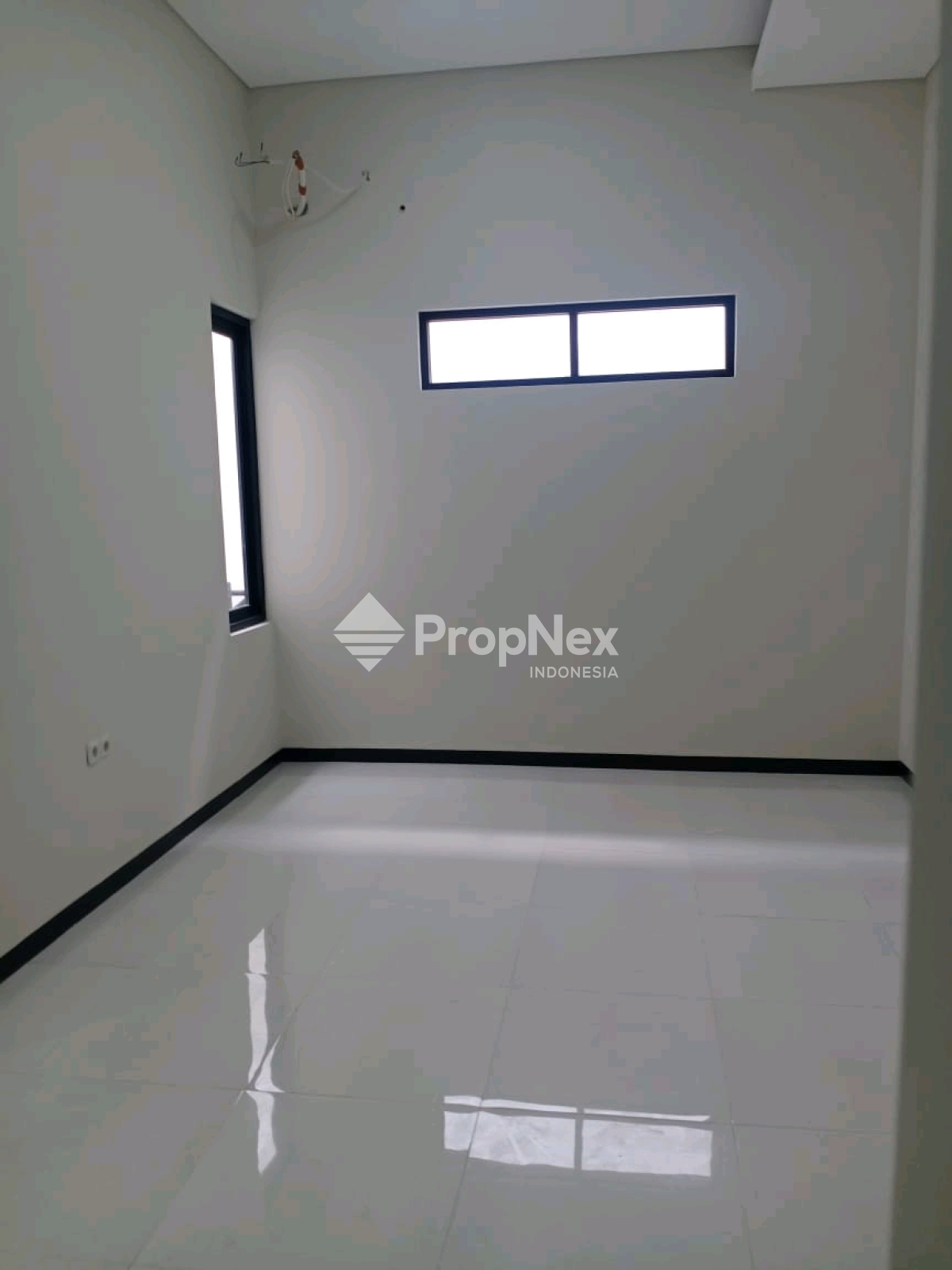 Rumah Baru Modern 2 Lantai Villa KaliJudan Indah Surabaya — foto 3