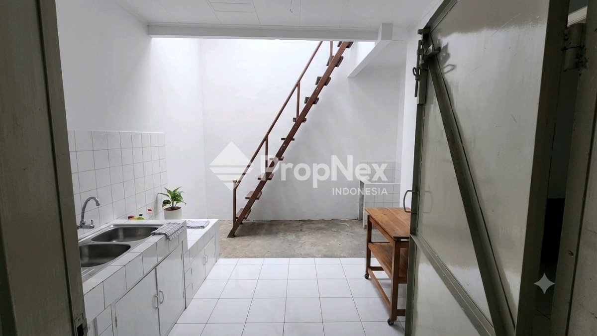 Ruko strategis 3Lantai di Taman Kopo Indah — foto 3