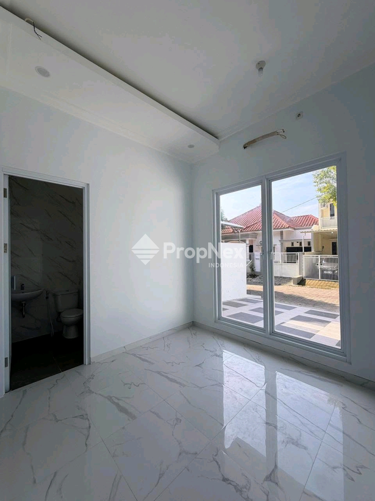 Rumah Baru Mewah 4 Kamar Bukit Palma Citraland Surabaya — foto 4