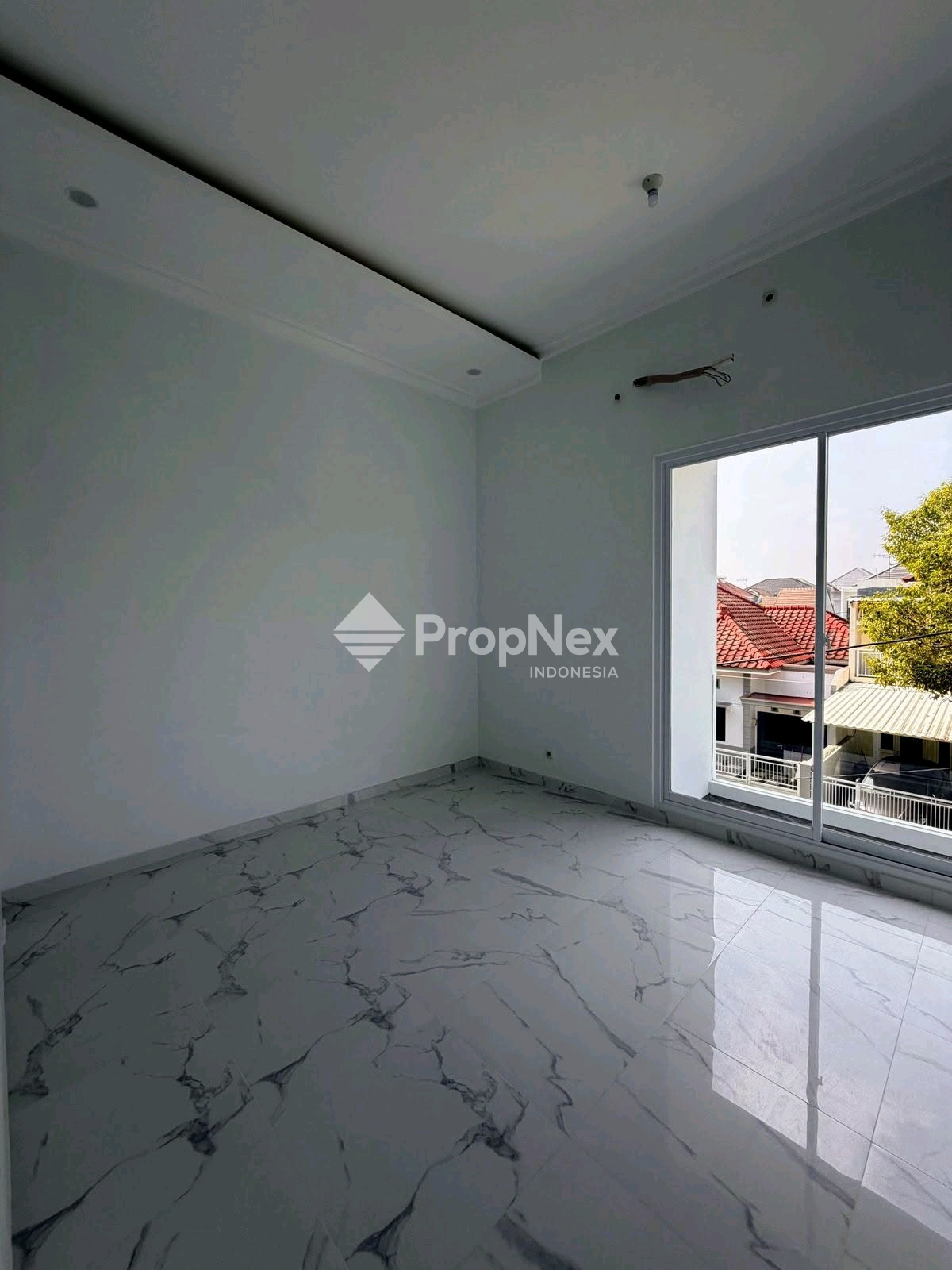 Rumah Baru Mewah 4 Kamar Bukit Palma Citraland Surabaya — foto 10
