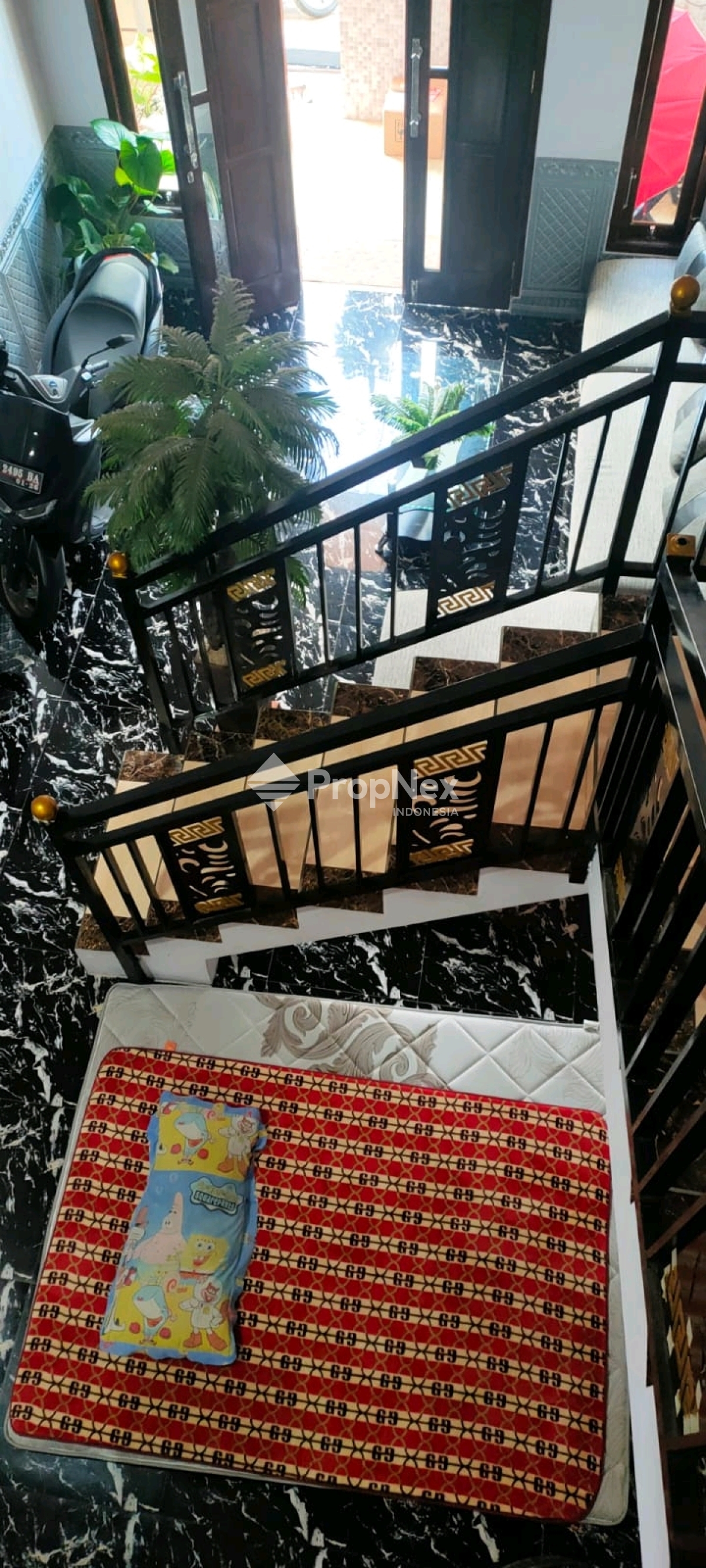 Dijual cepat Rumah tingkat tengah kota — foto 3