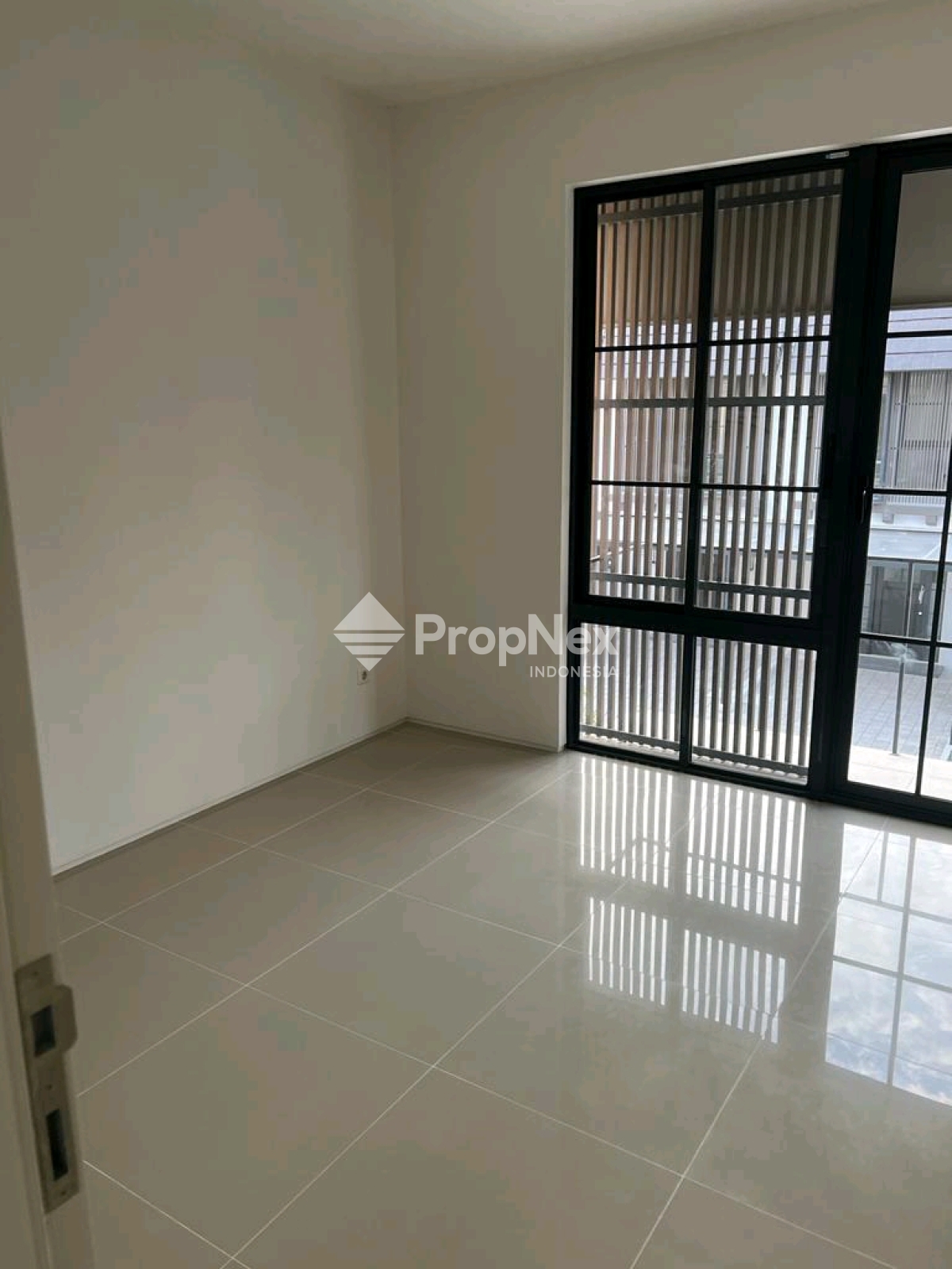 Rumah Baru 2 Lantai Rungkut Amesta Living dekat Alana Palace, Wiguna — foto 4