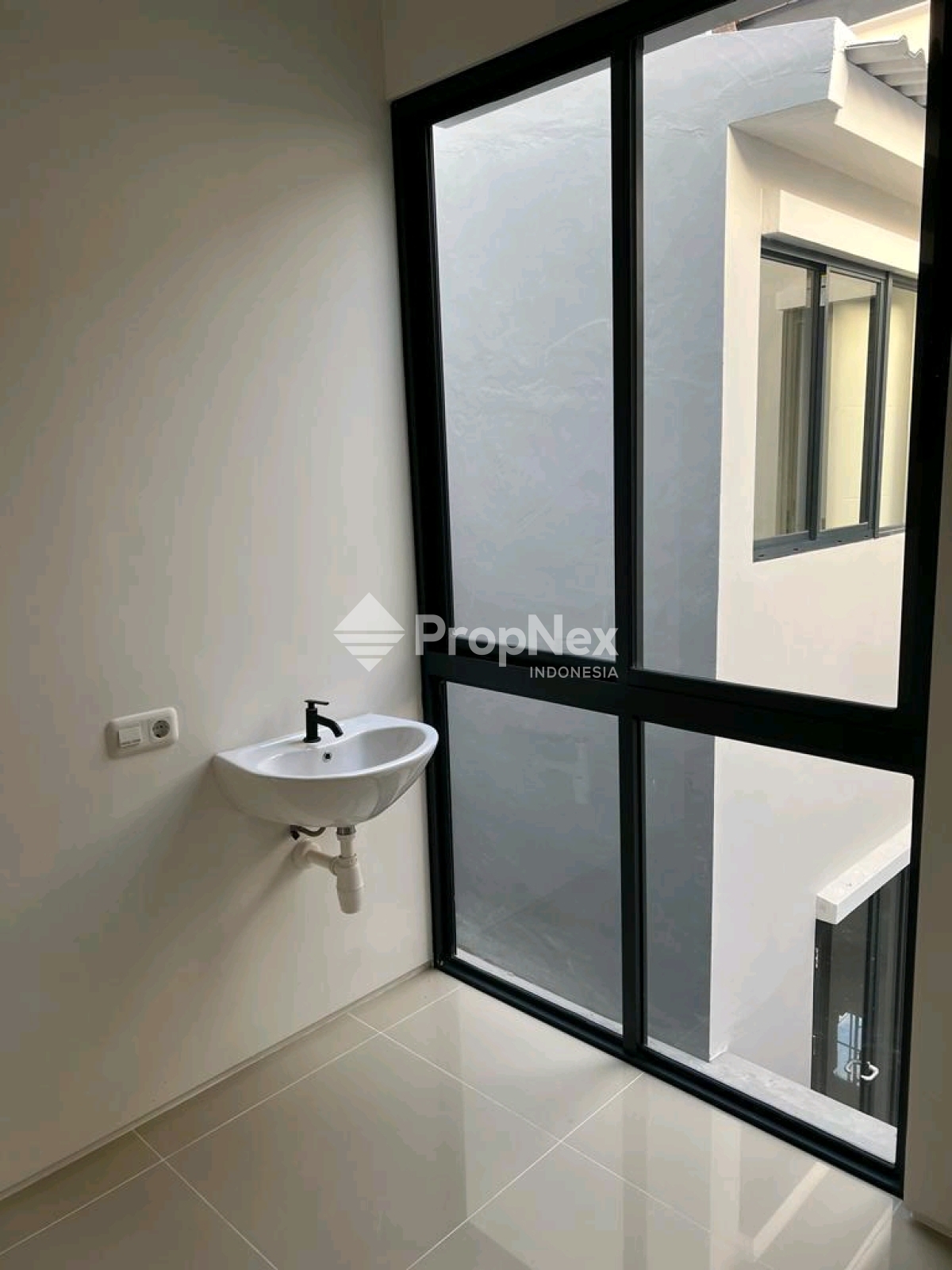 Rumah Baru 2 Lantai Rungkut Amesta Living dekat Alana Palace, Wiguna — foto 6