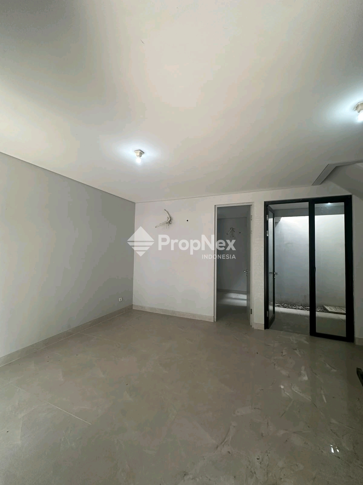 Dijual Murah Butuh Cepat Laku Rumah Grand Pakuwon Benowo 2LT 3KT LT72m Dekat Food Junction Surabaya Barat — foto 3