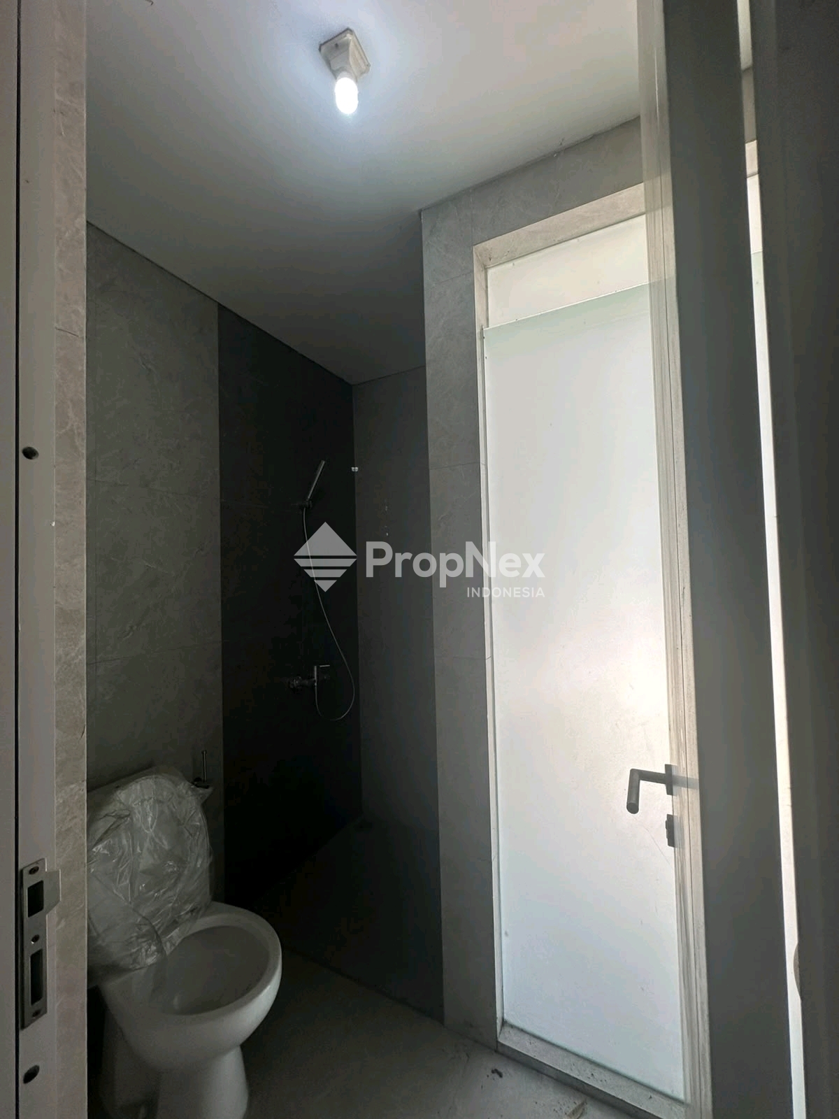 Dijual Murah Butuh Cepat Laku Rumah Grand Pakuwon Benowo 2LT 3KT LT72m Dekat Food Junction Surabaya Barat — foto 4
