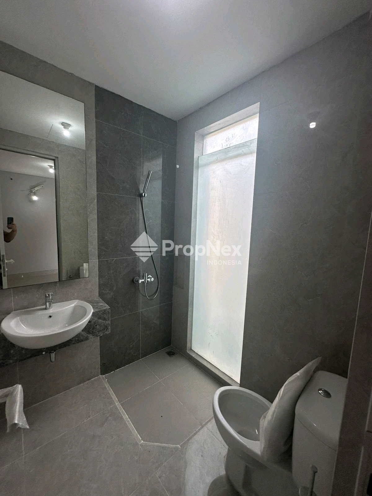 Dijual Murah Butuh Cepat Laku Rumah Grand Pakuwon Benowo 2LT 3KT LT72m Dekat Food Junction Surabaya Barat — foto 8