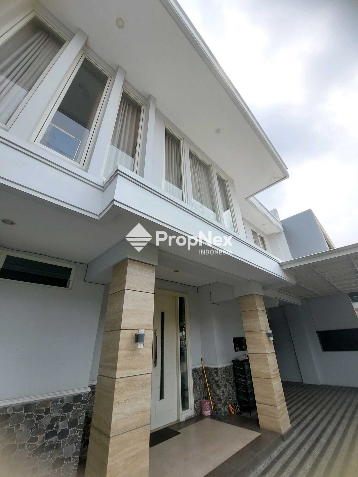 EXCLUSIVE LISTING HRS LAKU BLN INI VILA BUKIT MAS DKT MAYJEN DARMO — foto 2