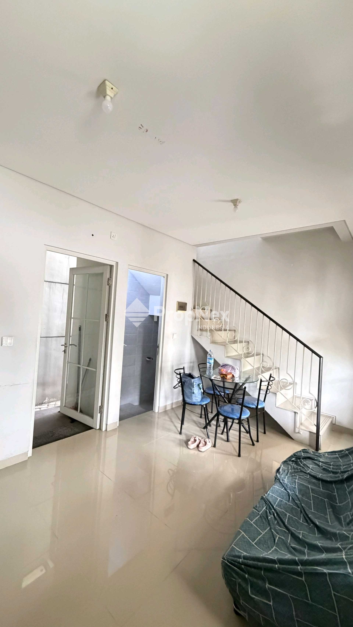 Disewakan Rumah Mansion Nine Lakarsantri 2LT 2KT LT50m — foto 3