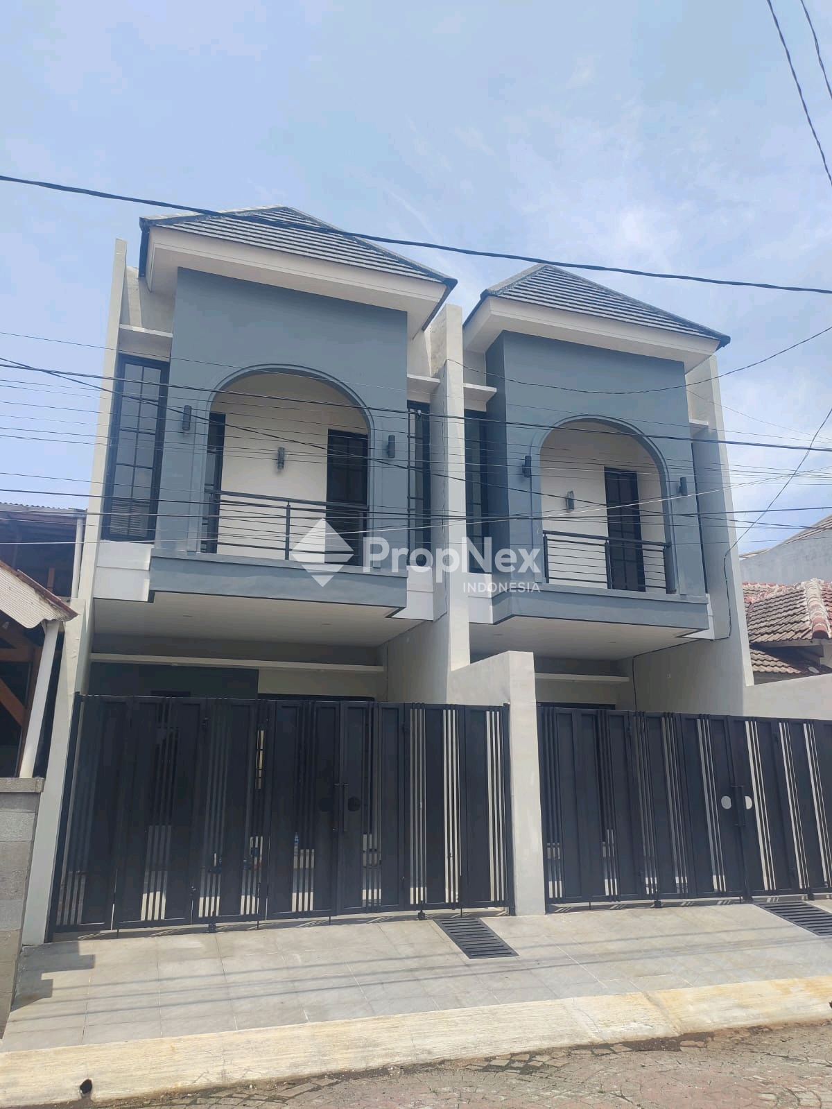Rumah Baru Mewah di Nirwana Eksekutif Rungkut Surabaya