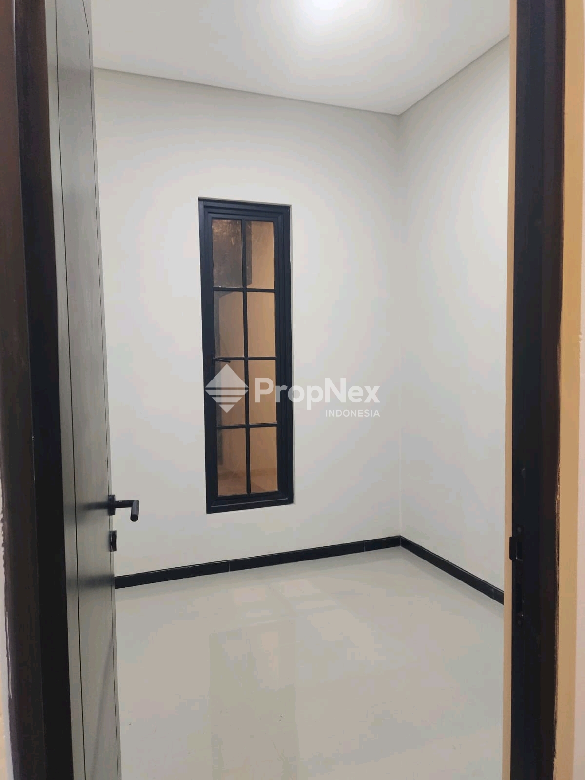 Rumah Baru Mewah di Nirwana Eksekutif Rungkut Surabaya — foto 3