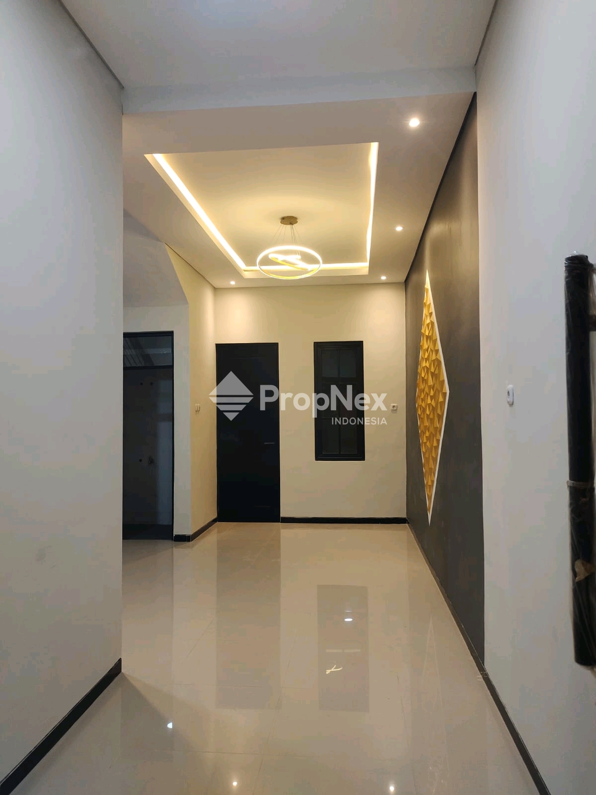 Rumah Baru Mewah di Nirwana Eksekutif Rungkut Surabaya — foto 5