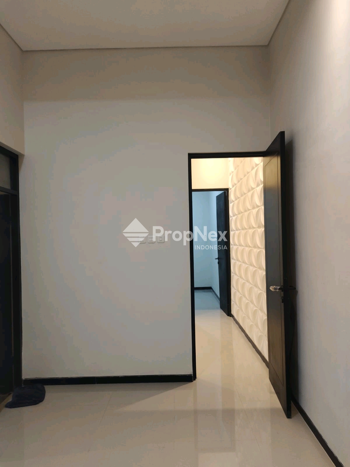 Rumah Baru Mewah di Nirwana Eksekutif Rungkut Surabaya — foto 9