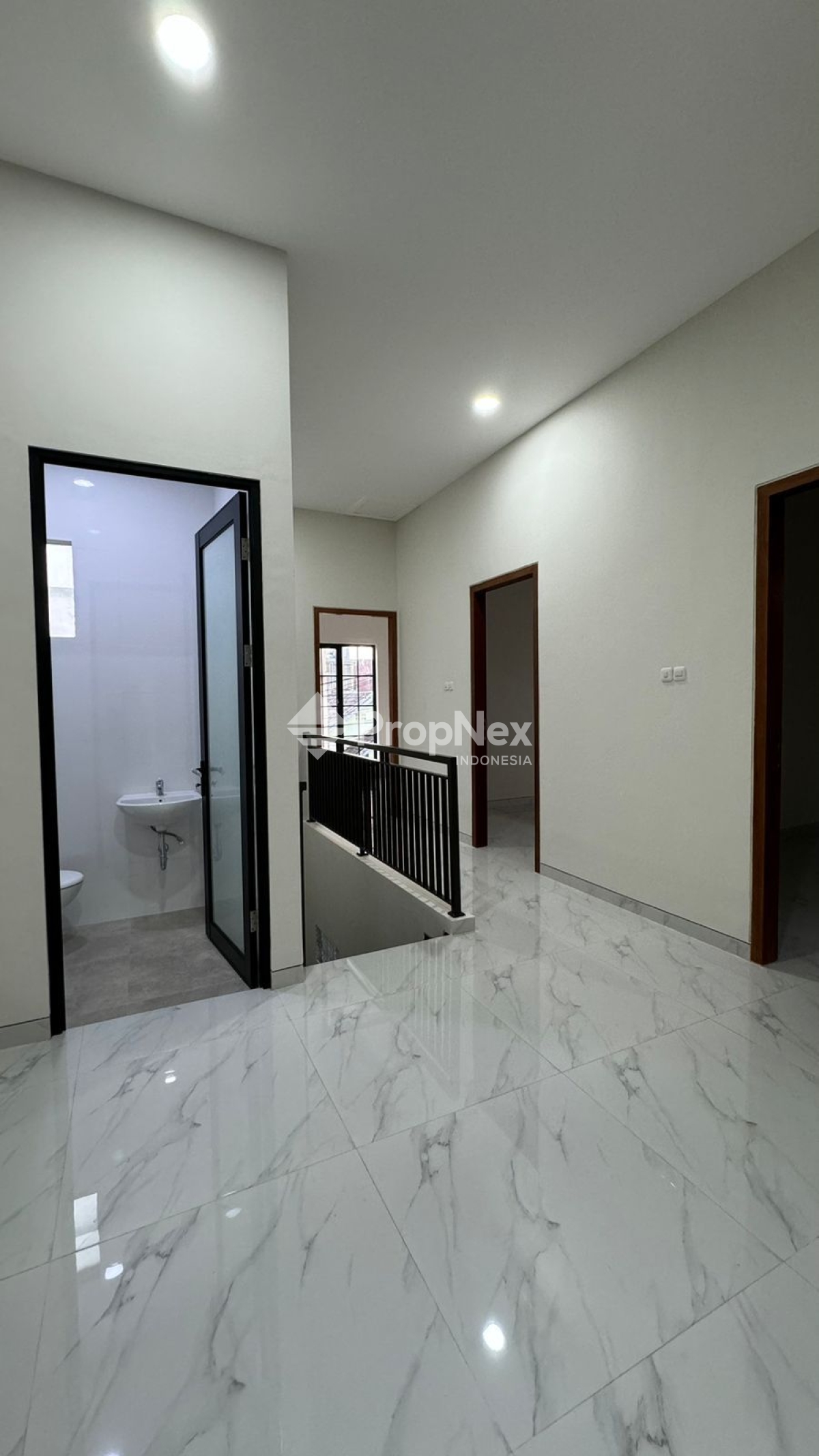 BARU 2 Lantai Rungkut Asri Tengah dekat Grand City, Purimas — foto 3