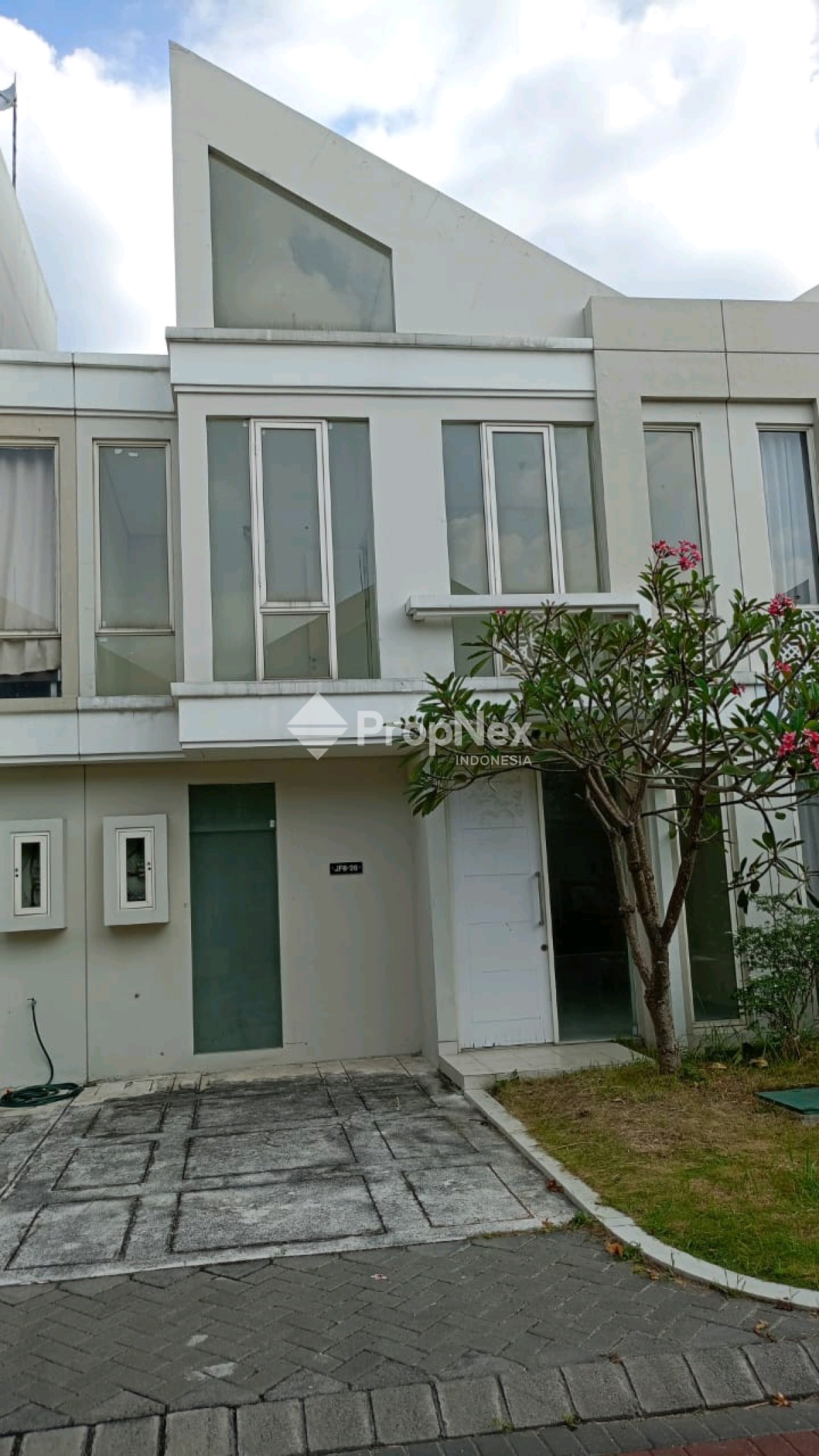 Rumah Modern Siap Huni di Grand Pakuwon Surabaya Timur 2 Lantai