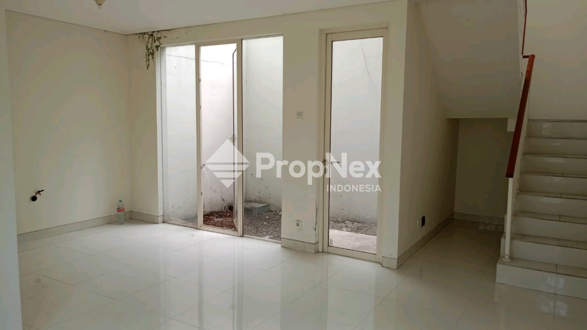 Rumah Modern Siap Huni di Grand Pakuwon Surabaya Timur 2 Lantai — foto 5