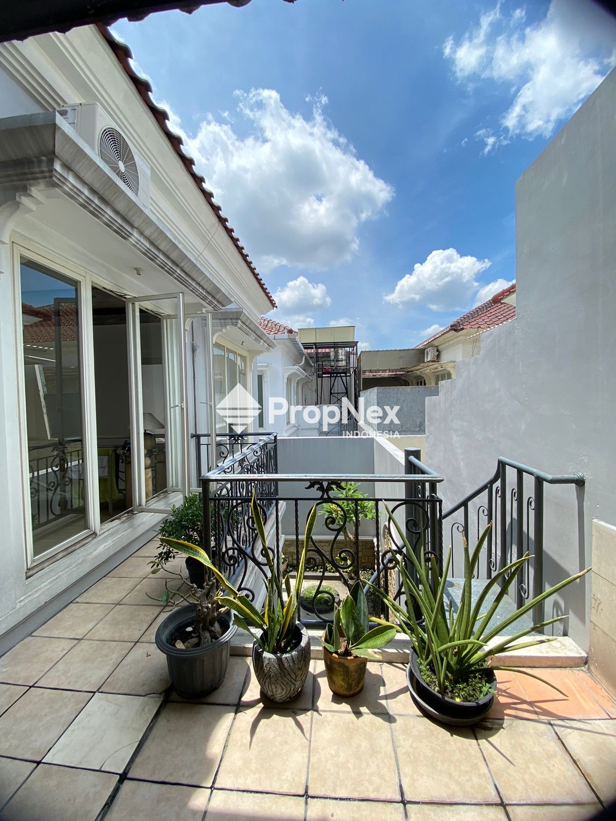 DIJUAL RUMAH WISATA BUKIT MAS AMERICAN CLASSIC MODERN 4KT 2LT SEMI FURNISH — foto 8