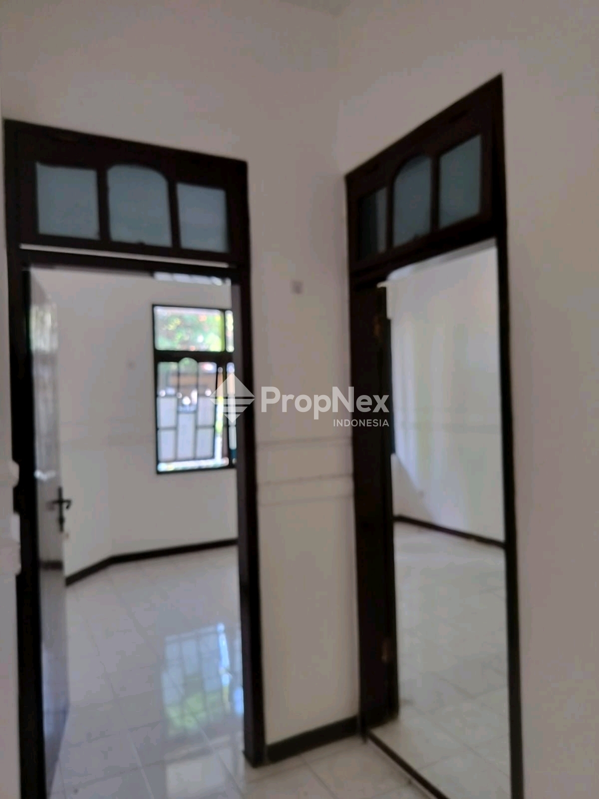 Rumah strategis Pagerwojo tengah kota — foto 3