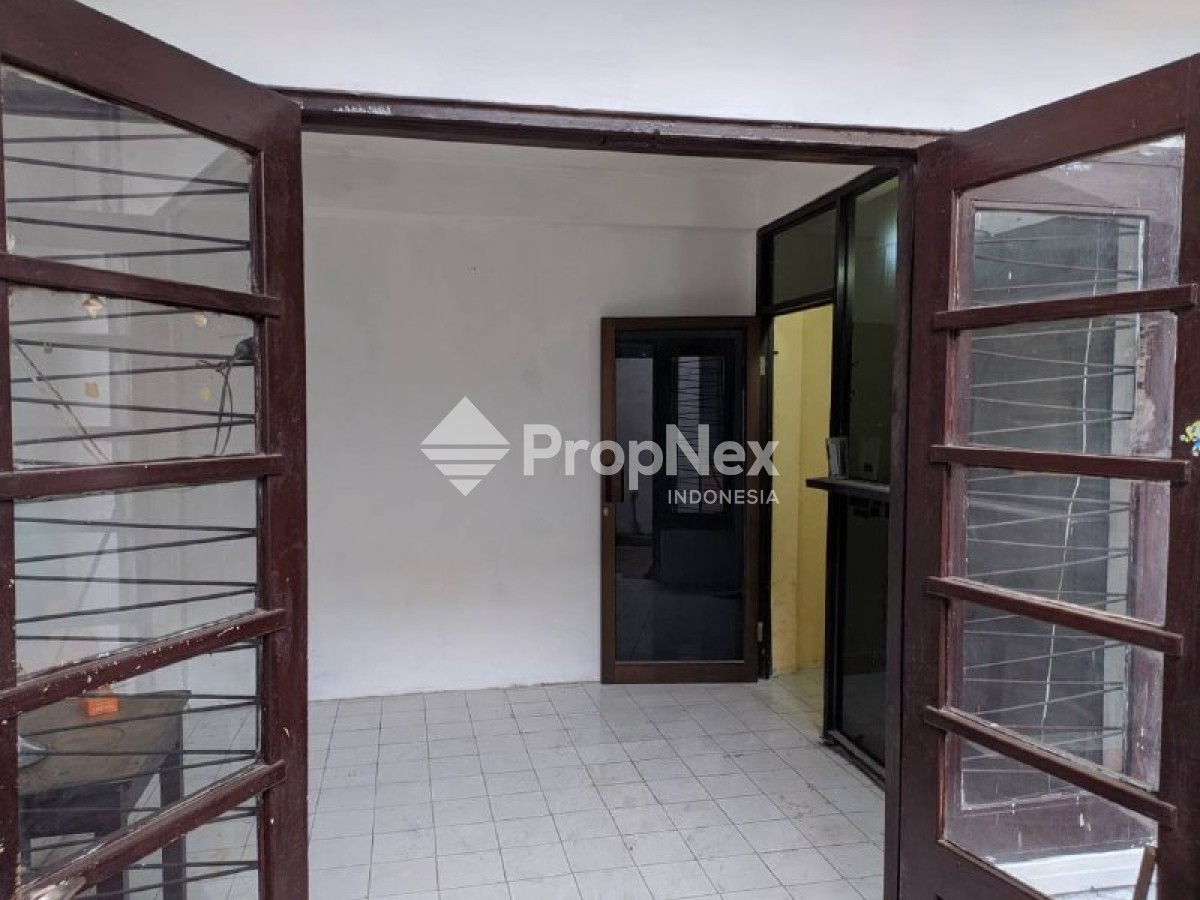 Rumah Usaha Bagus Kosongan di Jalan Raya Perak Lokasi Strategis — foto 3