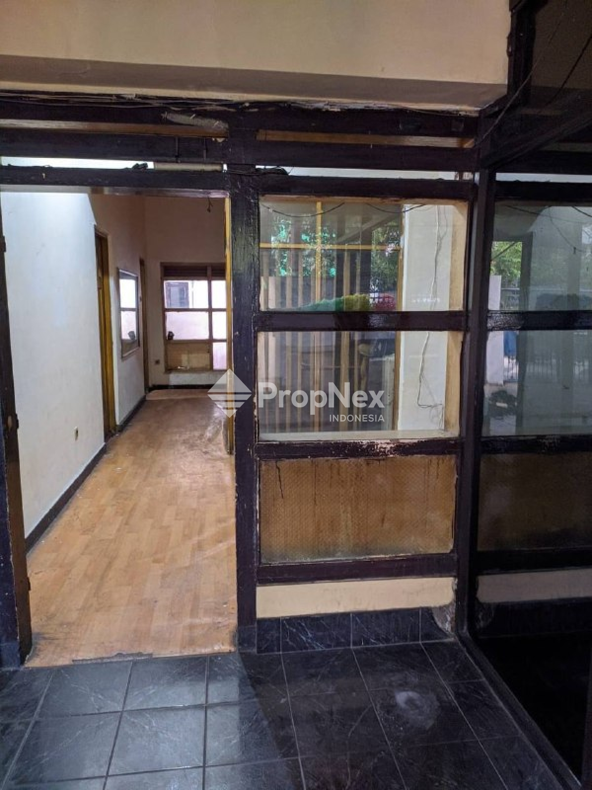 Rumah Usaha Bagus Kosongan di Jalan Raya Perak Lokasi Strategis — foto 5