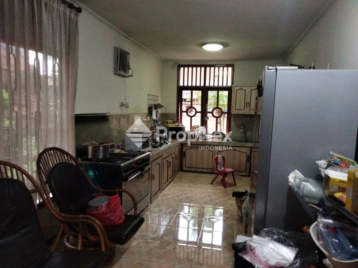 Rumah Mewah Gayungsari Surabaya Strategis — foto 2