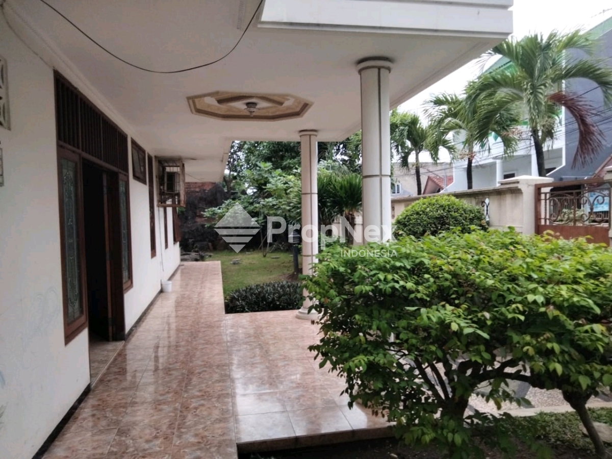 Rumah Mewah Gayungsari Surabaya Strategis — foto 4