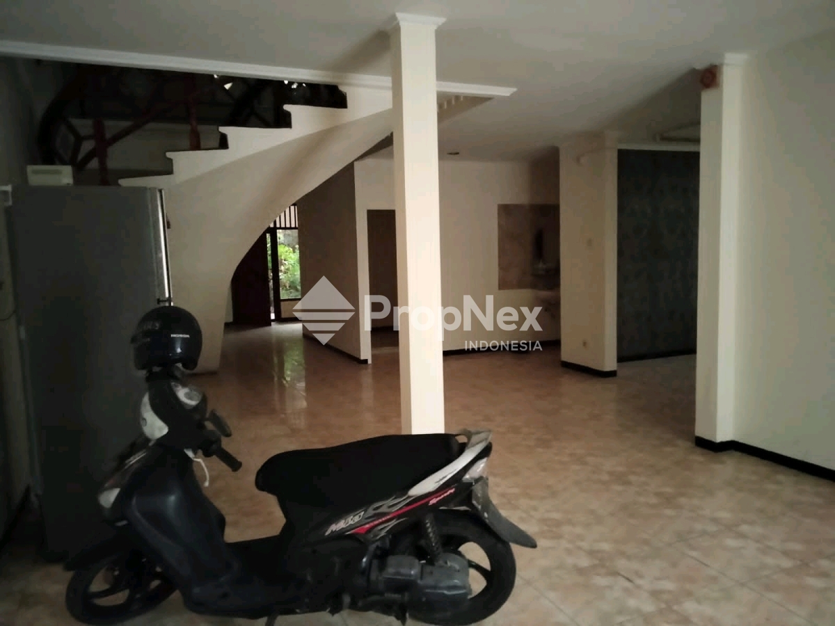 Rumah Mewah Gayungsari Surabaya Strategis — foto 5