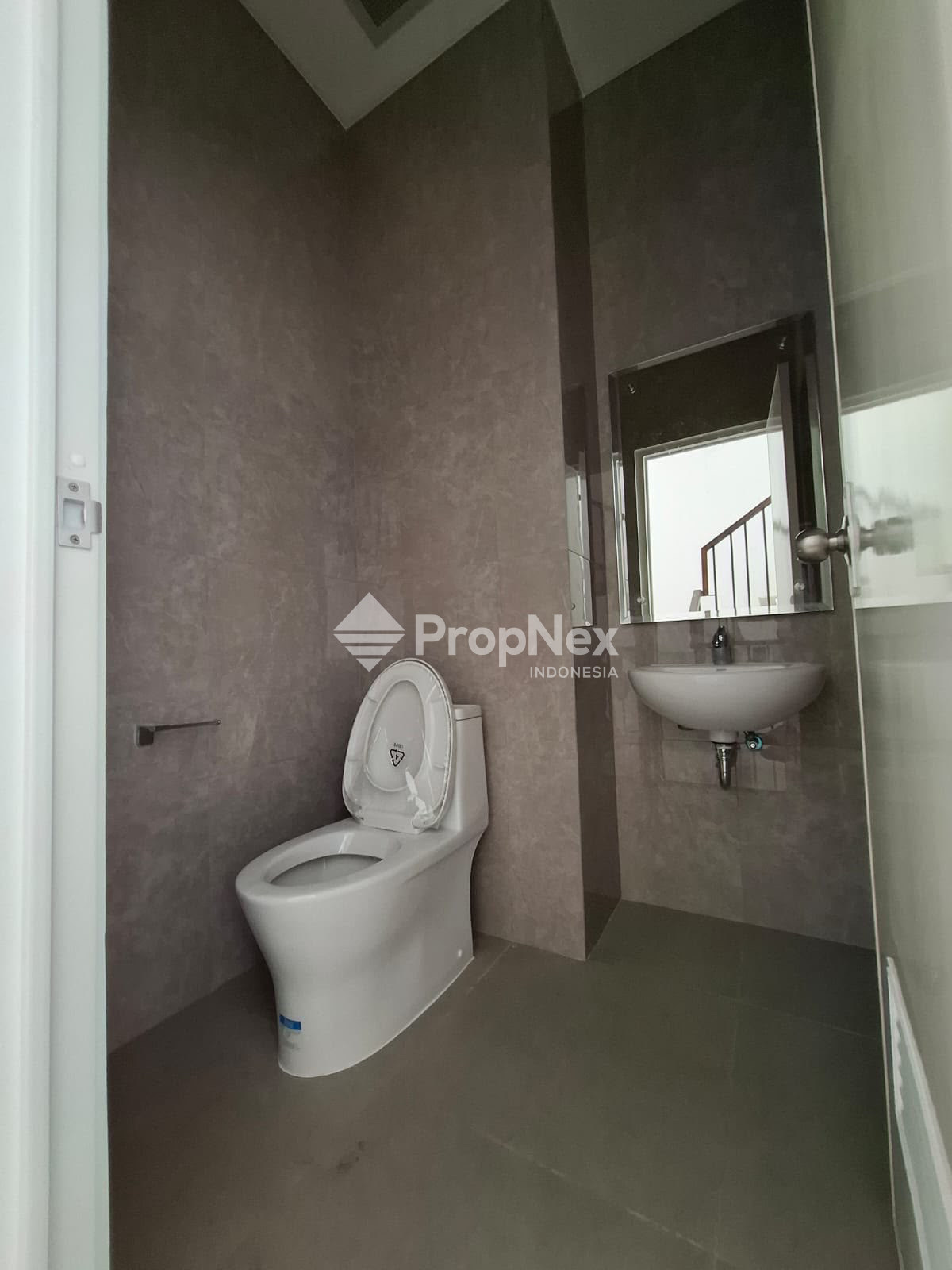 Jual Ruko 3 Lantai Strategis di West Village BSD City Tangerang Selatan — foto 3