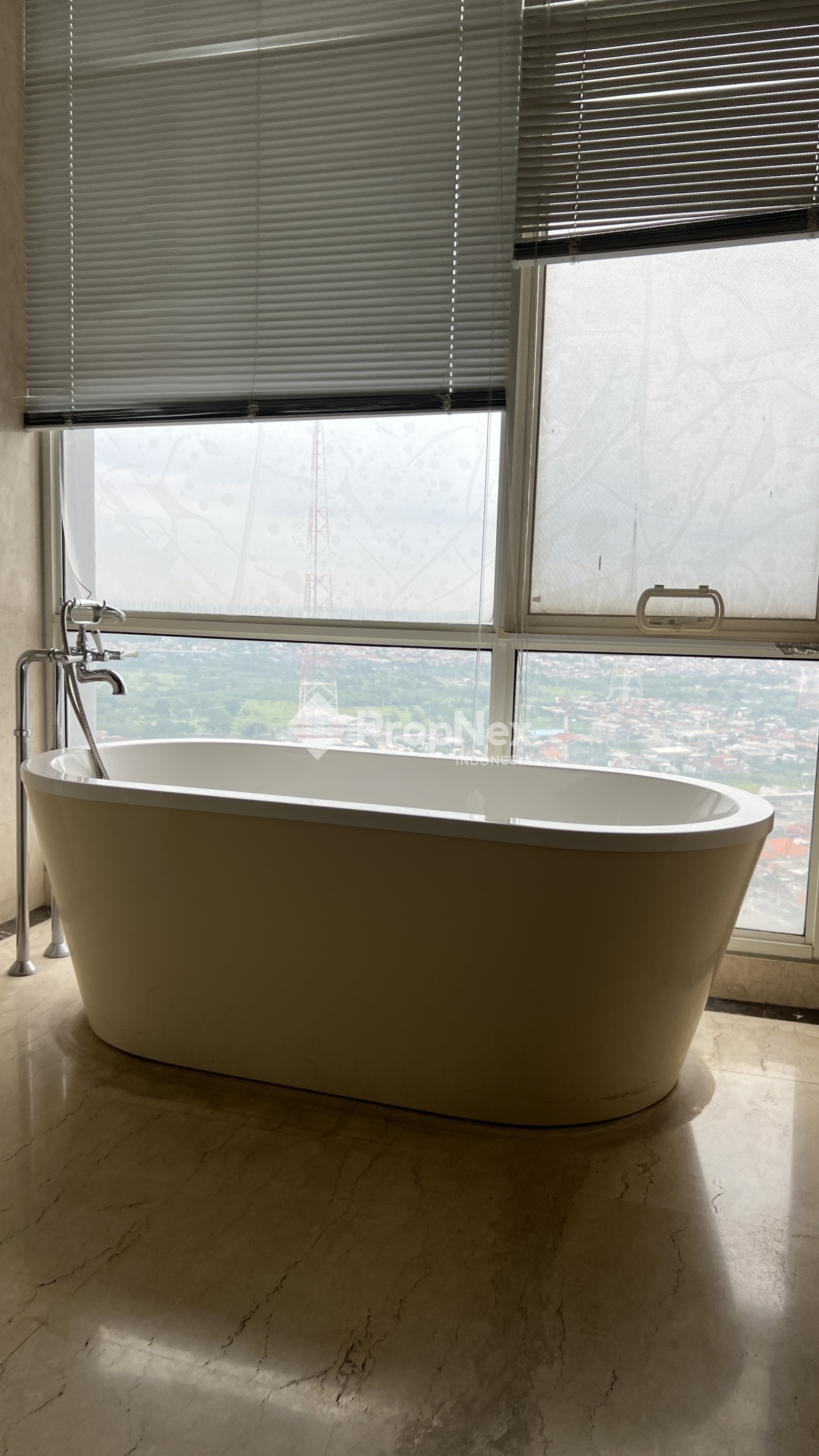 Apartemen Adhiwangsa Golf Lenmarc Full Furnish 3BR Graha Family — foto 9