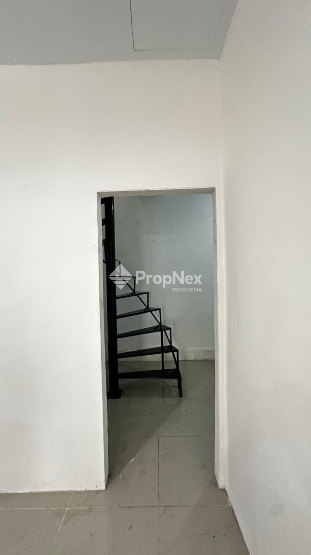 DIJUAL MURAH RUMAH PULOMAS SUDAH RENOVASI — foto 2