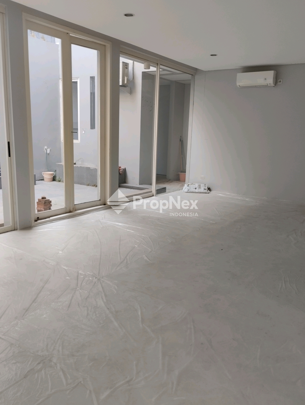 Dijual/Disewakan rumah stonegate — foto 3