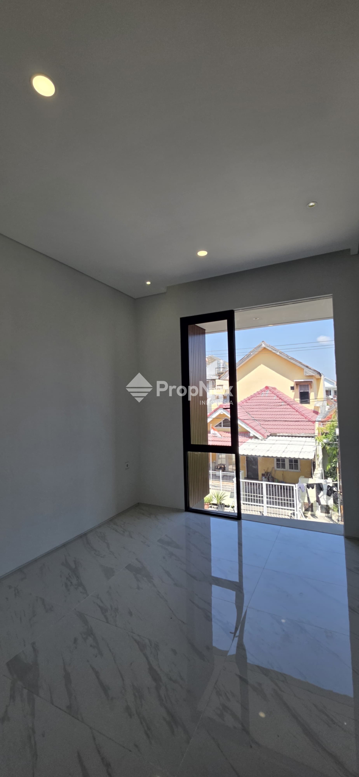 DIJUAL RUMAH SUTOREJO PRIMA BARU GRESS MINIMALIS 2LT 4KT KENJERAN PAKUWON CITY — foto 5