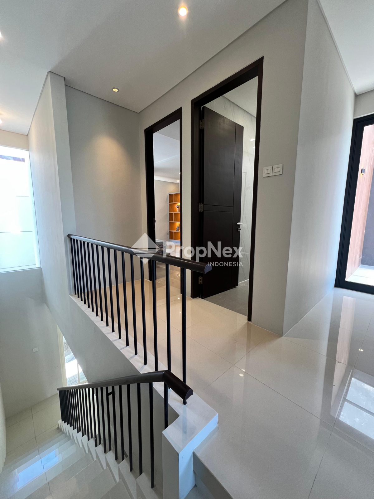 DIJUAL RUMAH MOCA VRBANA DIAN ISTANA SEMI FURNISH 3KT 2LT DEKAT TOL — foto 3