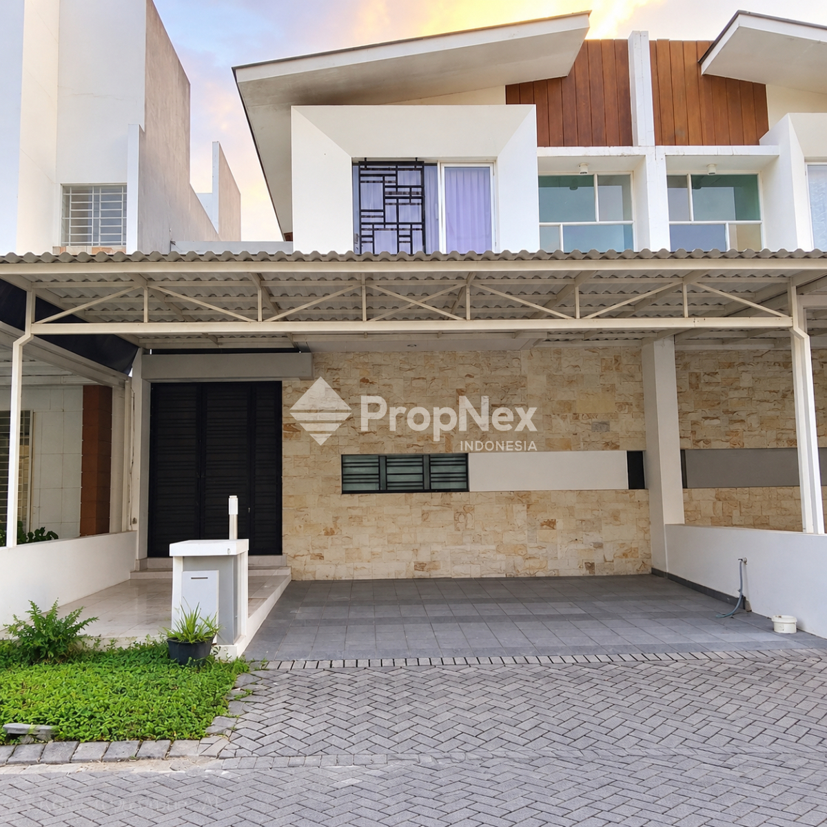 DIJUAL RUMAH GREENWICH ROYAL RESIDENCE 2LT 3KT WIYUNG DEKAT TOL PAKUWON