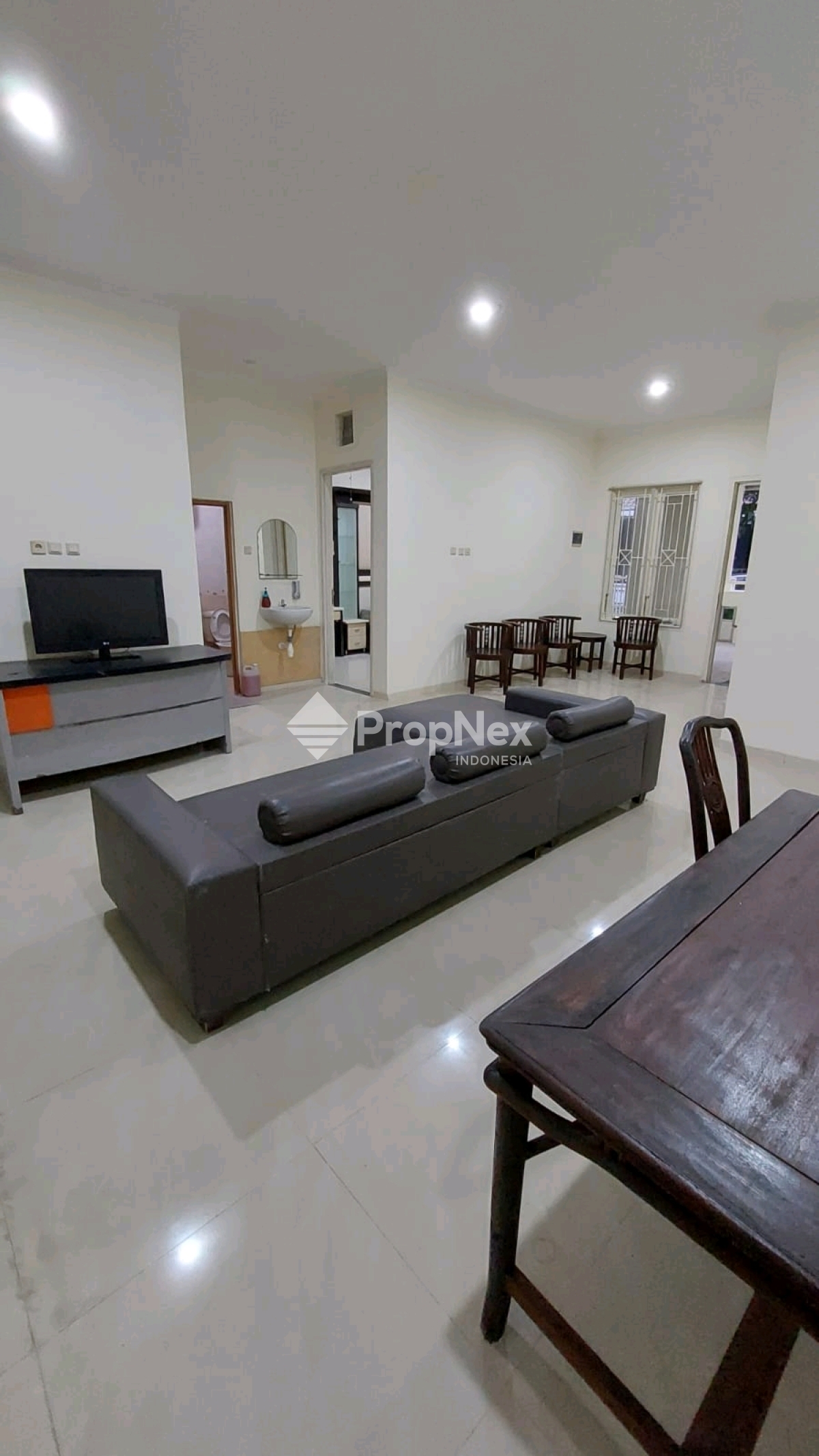 DISEWAKAN RUMAH DI PURIMAS FURNISHED SURABAYA TIMUR — foto 2