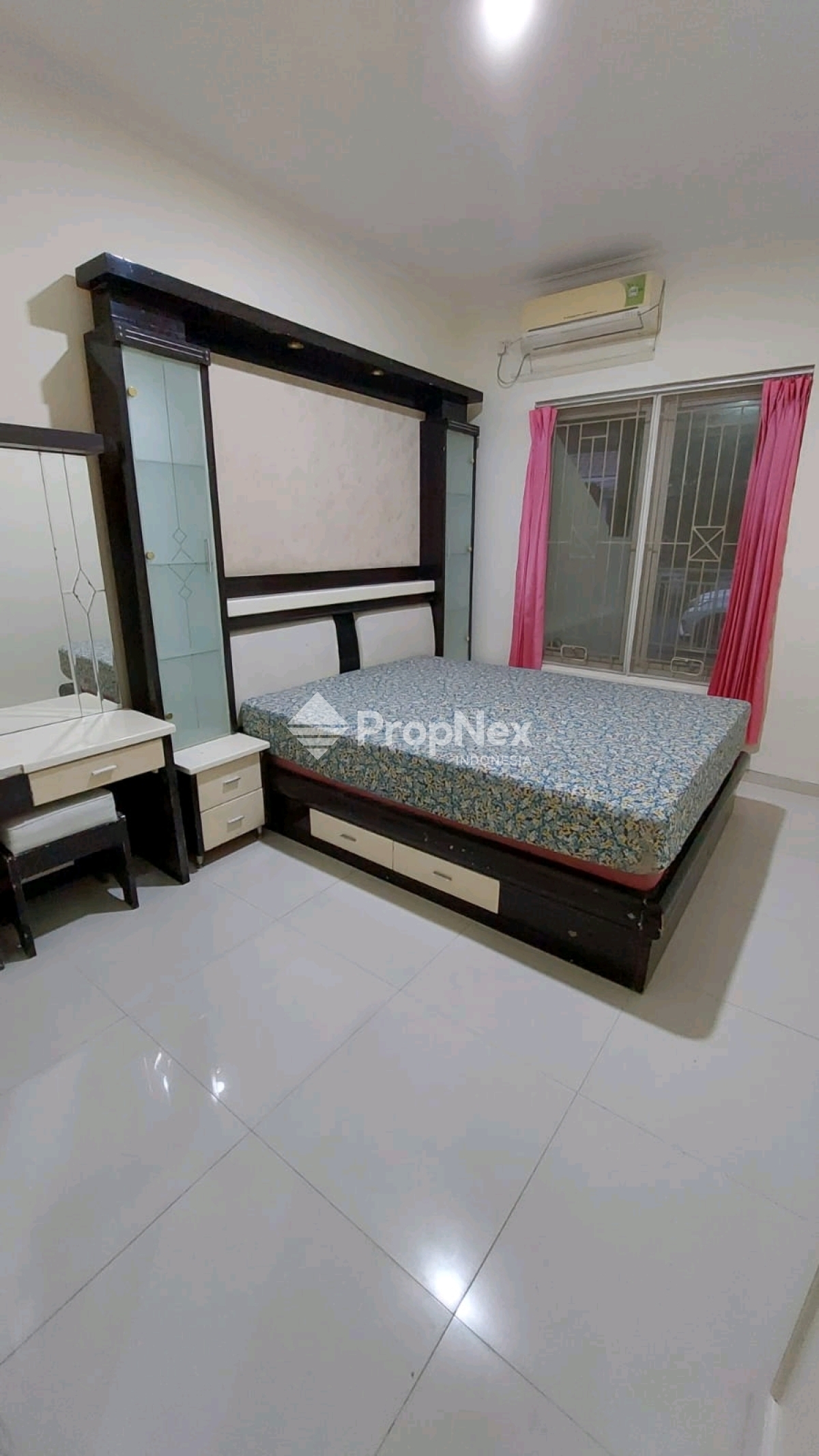 DISEWAKAN RUMAH DI PURIMAS FURNISHED SURABAYA TIMUR — foto 3