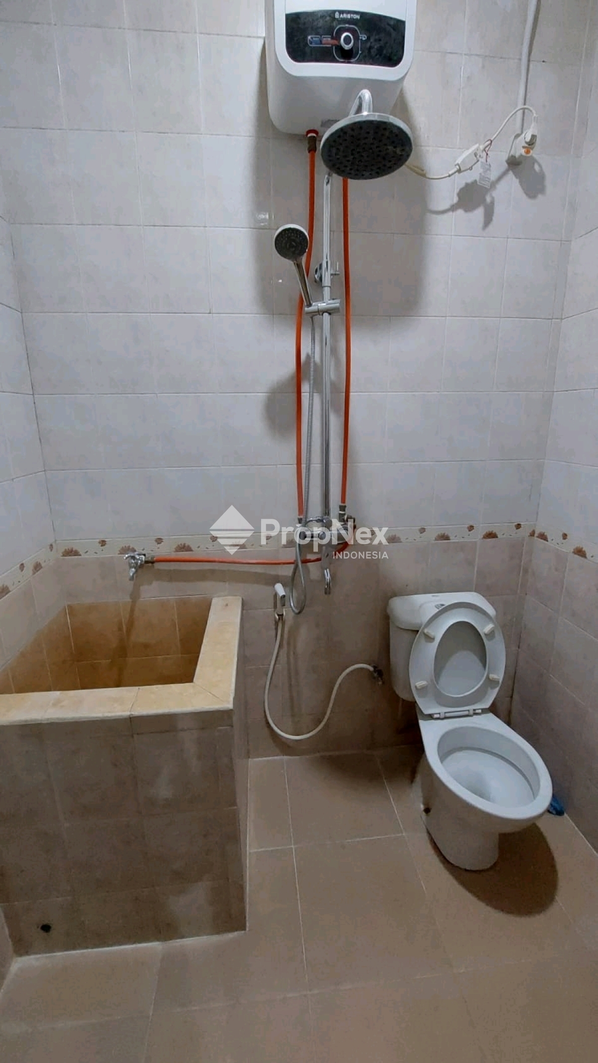 DISEWAKAN RUMAH DI PURIMAS FURNISHED SURABAYA TIMUR — foto 4