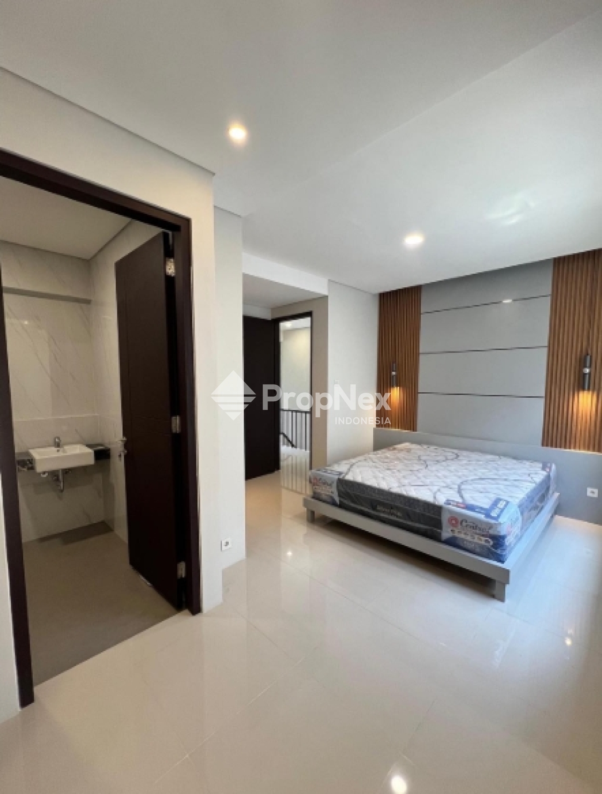 Rumah New Minimalis 2 Lt Mocca Vrbana Dian Istana  Surabaya Barat — foto 6