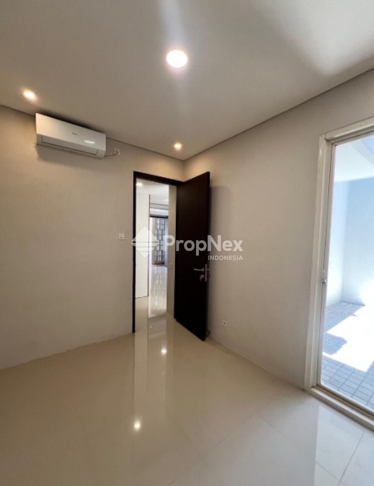 Rumah New Minimalis 2 Lt Mocca Vrbana Dian Istana  Surabaya Barat — foto 7
