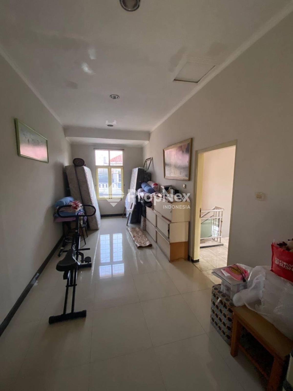 Rumah 2 Lantai Bagus Furnished SHM di Mulyosari Siap Huni — foto 6