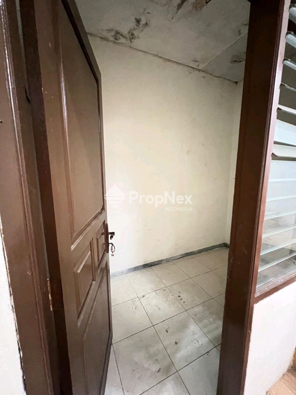 Rumah EX-Kost Strategis Surabaya 337m2 Siap Investasi — foto 9