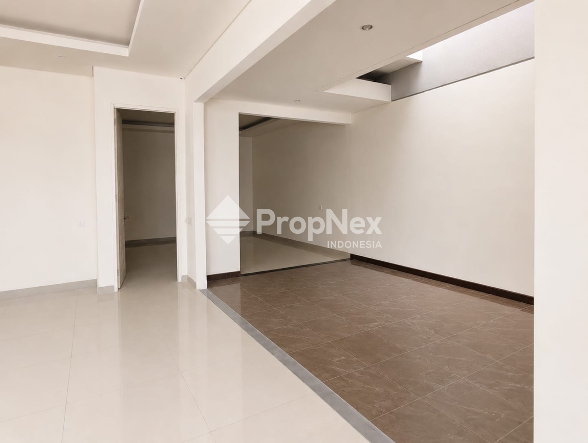 Rumah Surabaya Barat Full Renovasi — foto 8