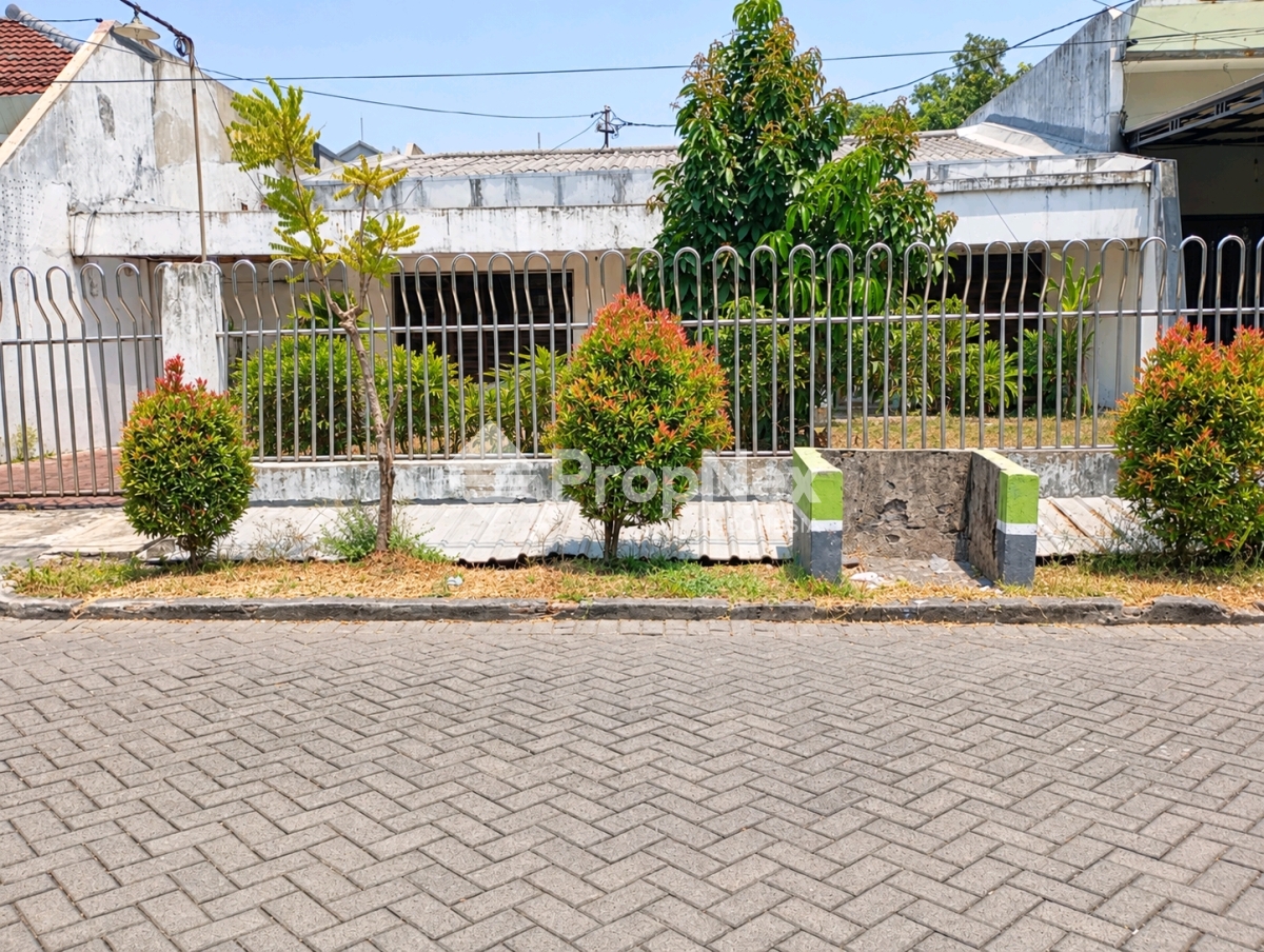 Rumah Hitung Tanah di Kupang Indah