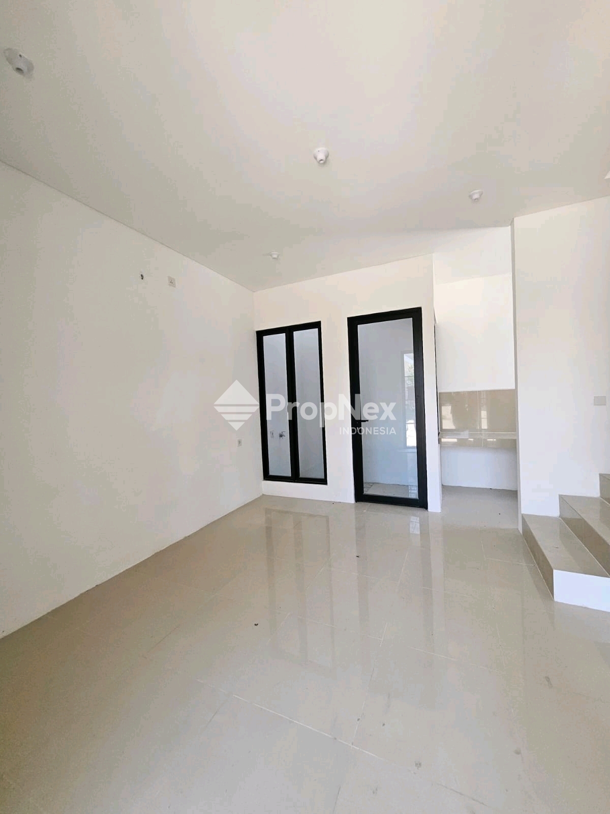 Rumah Gres Regency One East Point — foto 2