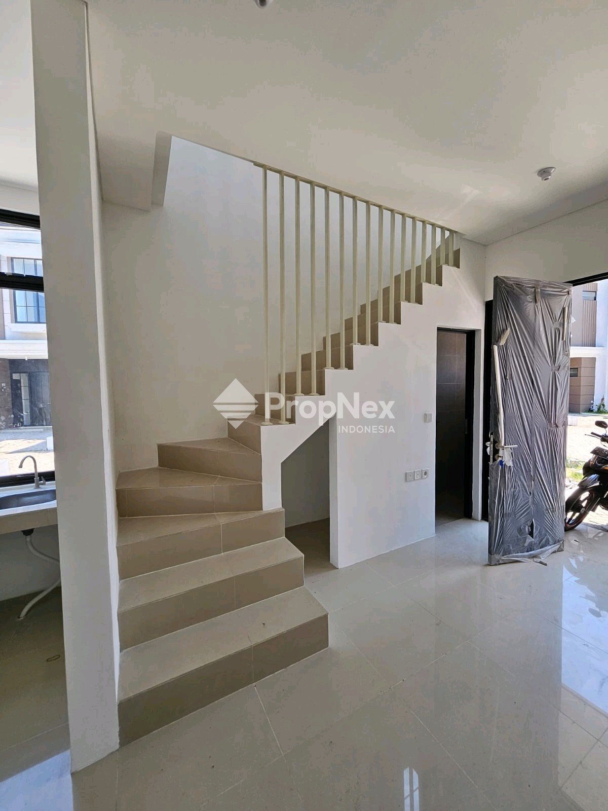 Rumah Gres Regency One East Point — foto 4