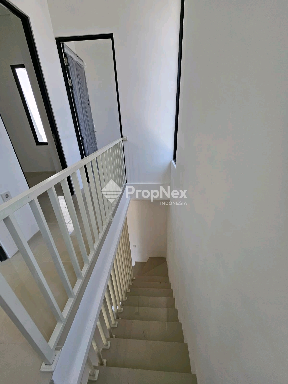 Rumah Gres Regency One East Point — foto 5