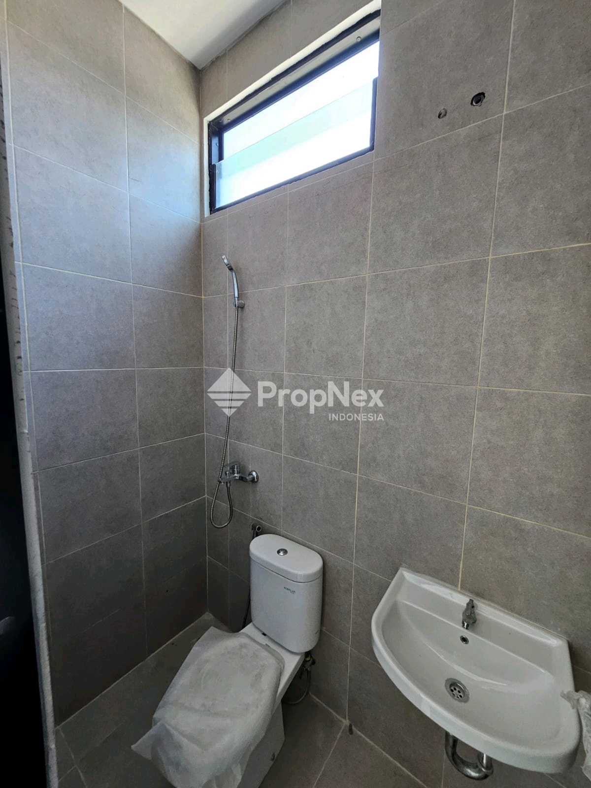 Rumah Gres Regency One East Point — foto 7