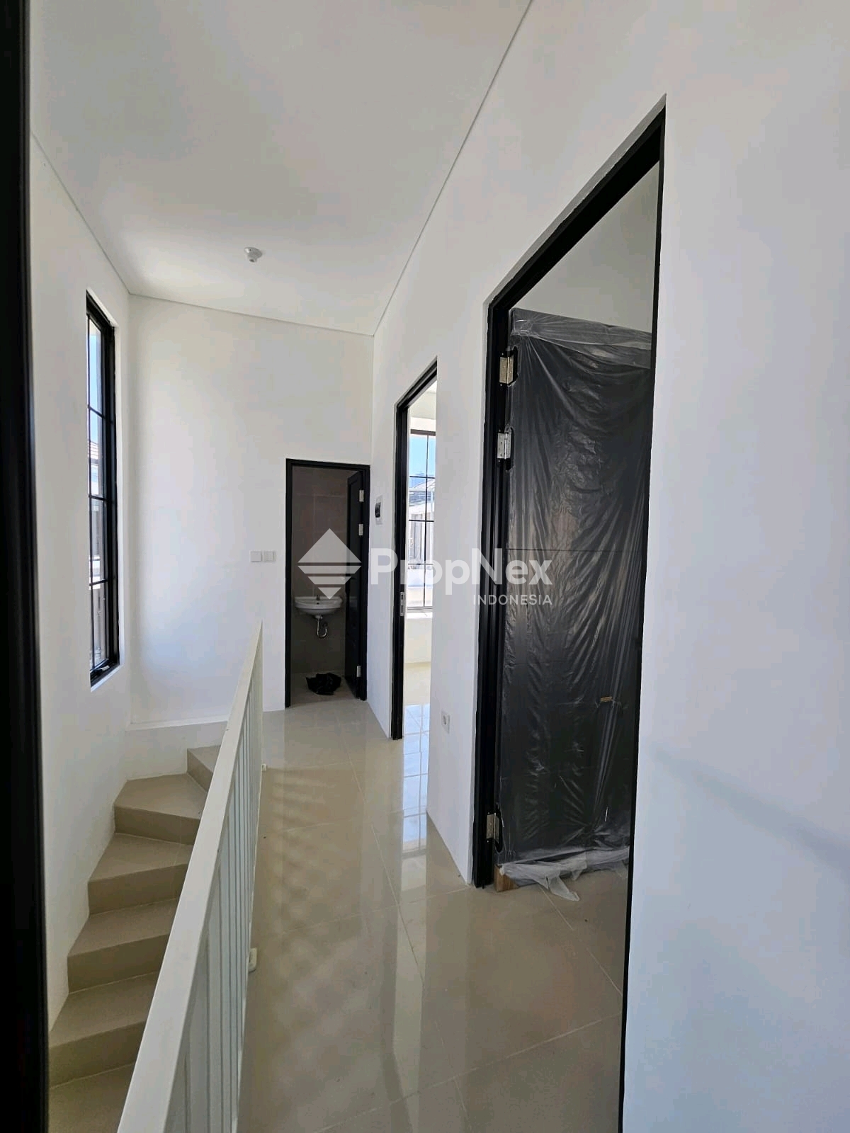 Rumah Gres Regency One East Point — foto 8