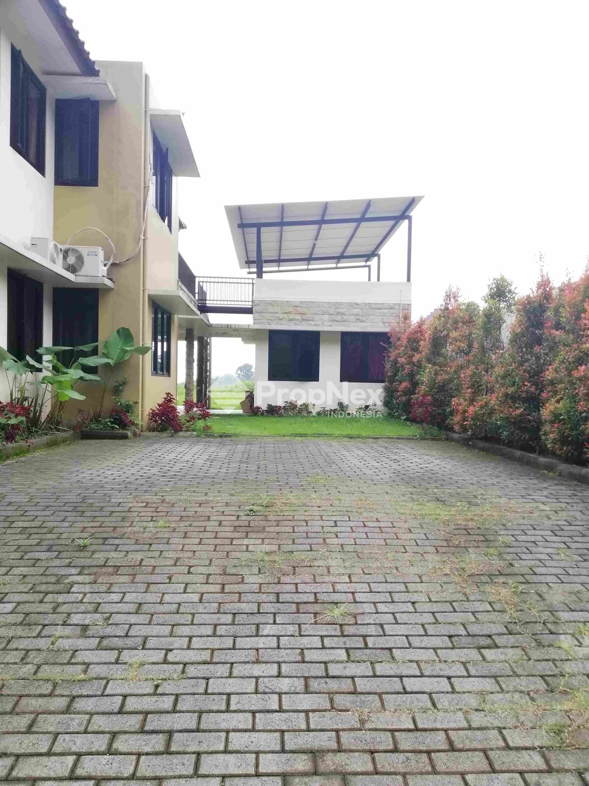 RUMAH VILLA TAMAN DAYU — foto 7